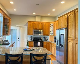 Lakefront Getaway with Game Room and Theater Seating - Moses Lake - Кухня