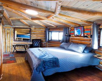 The Sasquatch Sanctuary- “Montana’s Most Creative Vacation Retreat” - Philipsburg - Bedroom