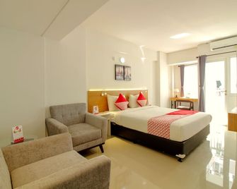 OYO Flagship 1260 Sentraland Karawang - Karawang - Ložnice