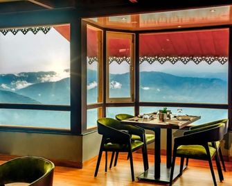 Sumitel Vista 800m from Mall Road - Darjeeling - Jídelna