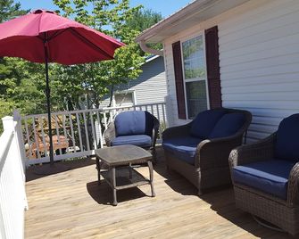 Cozy Lakeside House w/Loft - Sleeps 6 - Close to Burnside, Somerset & Lee's Ford - Somerset - Balkon