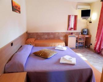 Luana Inn Holiday - Fiumicino - Yatak Odası