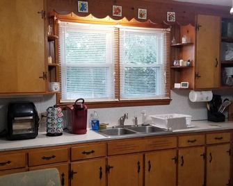 Quiet Country Getaway in Danville for Traveling Workers! - Danville - Keittiö