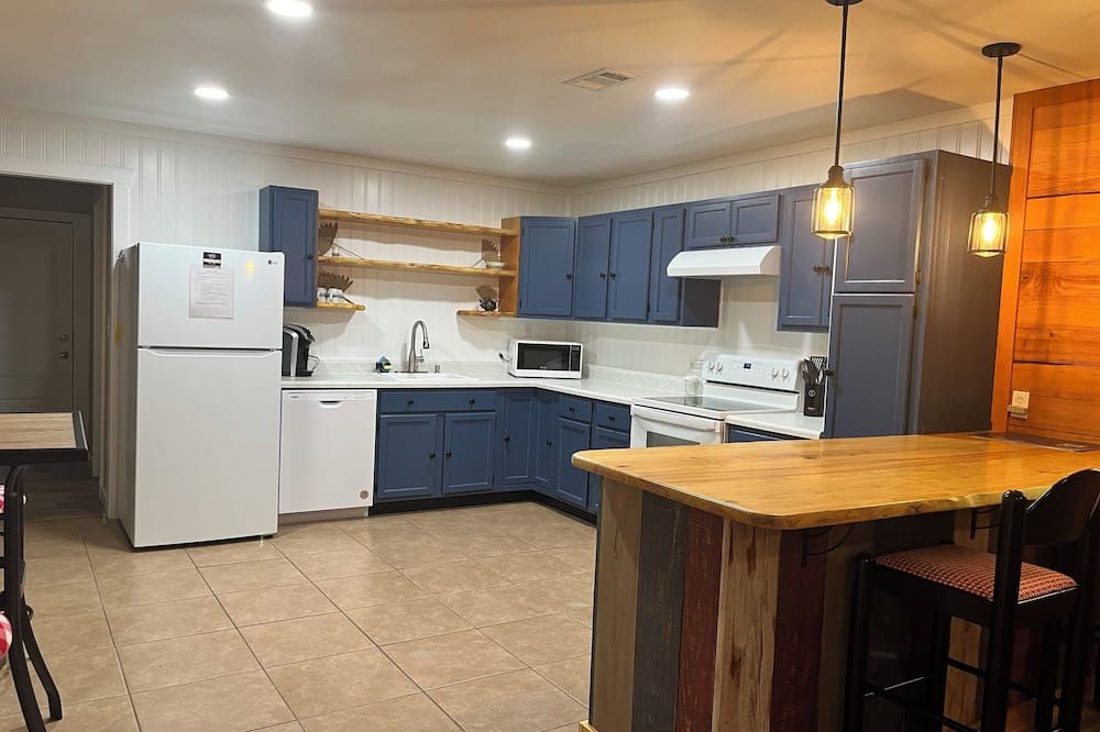 Clean 2-bedrm cabin near OH 25 park,swim area, JFK dam-trout fish access, trails