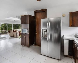 Tropical Villa 7 w/ Large Backyard + Beach Club Access - La Cruz de Huanacaxtle - Cuisine