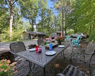 Shared Hot Tub & Fire Pit: Tranquil Whittier Gem! - Whittier - Patio