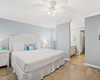 Harbor Arms 1 - Direct Beachfront! Pet Friendly! Sleeps 12 - Free Golf Daily - Laguna Beach - Bedroom