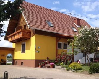 Hochfellner - Spielberg - Edificio