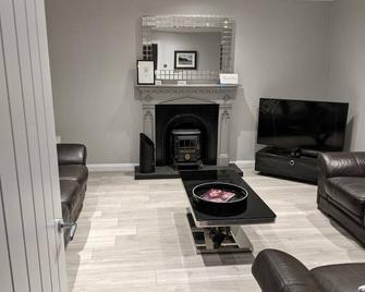 Castleshaw Holiday Home - Portstewart - Living room
