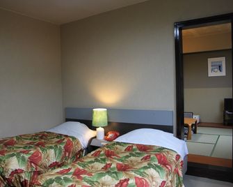 Kitashiga Holiday Inn - Yamanouchi - Phòng ngủ