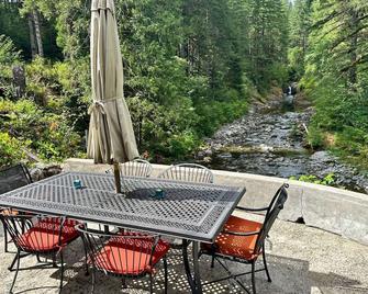 Kanati Falls Ranch - Washougal - Patio