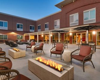 Courtyard by Marriott Atlanta Duluth Downtown - דולות' - פטיו