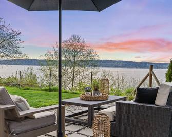Waterview Rabbit Hill Cottage w/hot tub. - Mukilteo - Innenhof