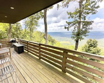 Two bedroom modern tiny house with bluff views, huge windows! - Lookout Mountain - Balcón
