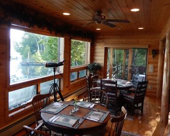 Waterfront Suite with Deep Soaking Tub, Balcony, water views - Saranac Lake - Restaurant