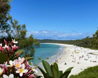 Walters Holiday Flats @ Hyams Beach (Flat 1) - Book 7 nights pay for only 6 - Hyams Beach - Strand