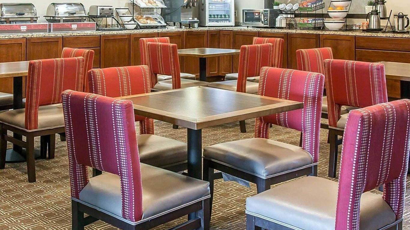 Bluffton Inn & Suites