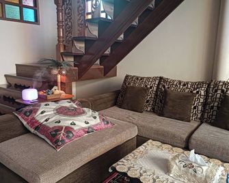 2 Brs House Near Lamsali Mrt, Baanchaysala - בנגקוק - סלון