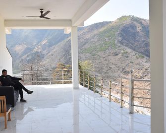 The Kempty Fall Inn & Resort - Mussoorie - Balcony