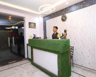 'Hotel Novo Agra – Your Gateway to Comfort Near the Taj Mahal' - Agra - Recepción