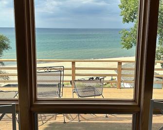 Cabin 53 steps from Porter Beach on Lake Michigan: Family & Pet-Friendly - Porter - Balcony