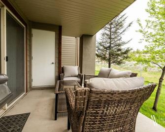 Light N Airy, Pool, Hot Tub, Pets, Ground Floor - Invermere - Patio