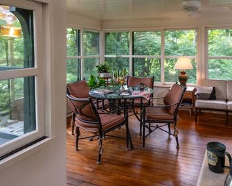 Pinecrest Bed & Breakfast - אשוויל - חדר אוכל