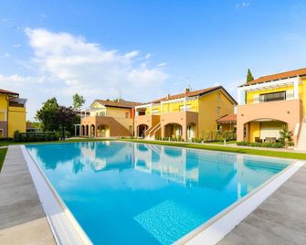 My Peschiera Family Home Deluxe - Peschiera del Garda - Πισίνα