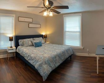 Beautiful 3 bedroom house Downtown Hamilton near Spooky nook / Miami University - Hamilton - Habitación