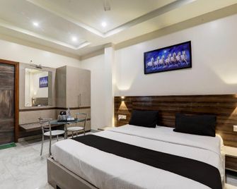 Hotel O Dr Palace - Laknaú - Ložnice