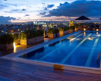 سايت هوتل - بوغوتا - حوض السباحة