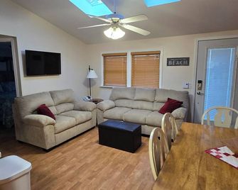 The Hilltop Hideaway on Little Long Lake - Fremont - Sala de estar