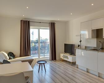 Hounslow Central Apartments - Hounslow - Living room