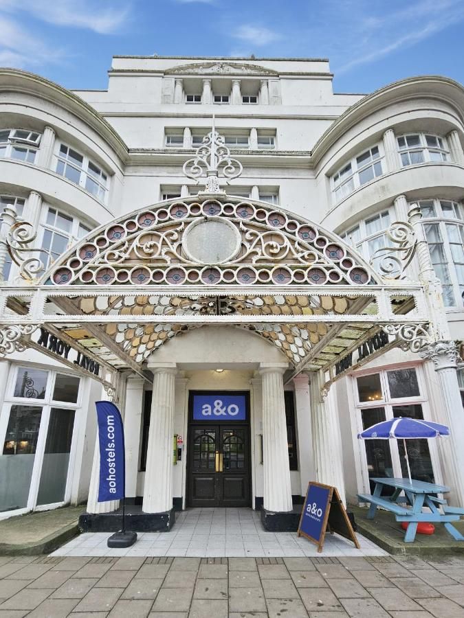 a&o Brighton Beach thumbnail 2
