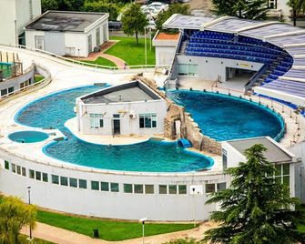 Holiday Lux Sea Towers Batumi - Батумі - Басейн