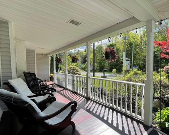The Frogtown Inn - Canadensis - Balcony
