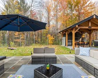 Luxury Custom Home With Hot Tub Minutes From Town - Prattsville - Patio