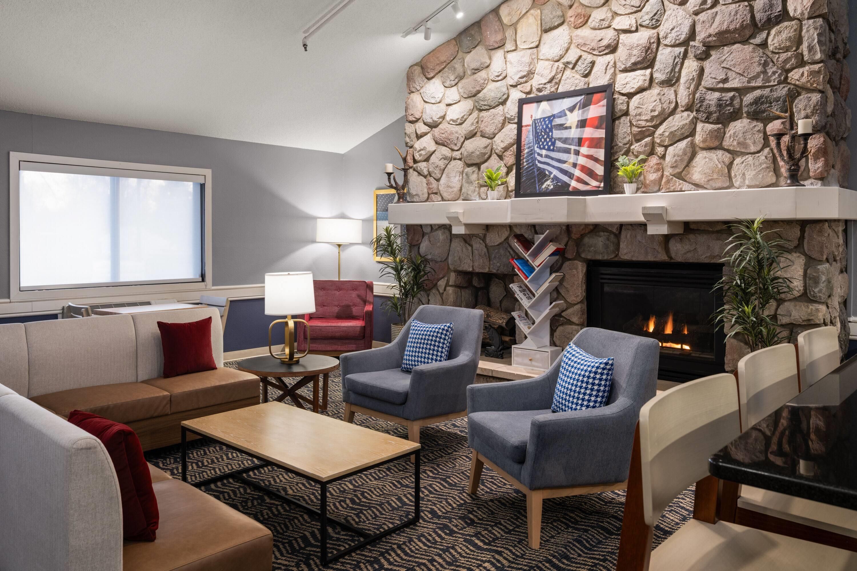 AmericInn by Wyndham Grand Forks - Grand Forks - Lounge