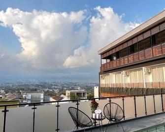 Gendhis Batu Boutique Hotel - Batu - Balcone