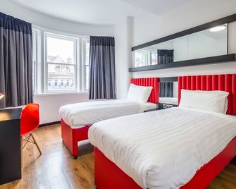 Tune Hotel Liverpool - Liverpool - Schlafzimmer