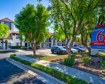 Studio 6 Phoenix Deer Valley - פיניקס - בניין