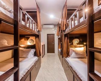 Awesome Dormitory Male Only - Bombay - Habitación