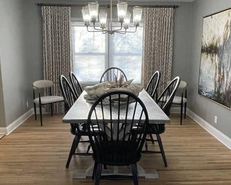 The Warm & Inviting Place - Sioux Falls - Comedor