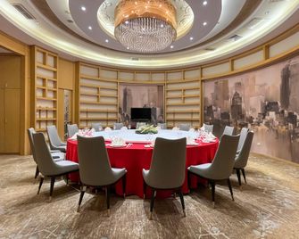 Holiday Inn Beijing Shijingshan Parkview By IHG - Pekín - Restaurante