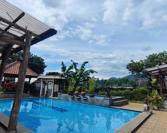 Taman Teratai Hotel - Puncak - Piscina