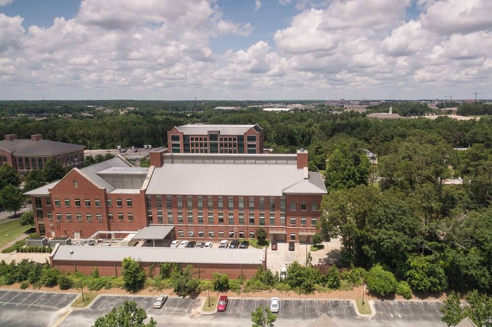 Vibrant Living Near Auburn University L 4br 4ba - Auburn - Bygning