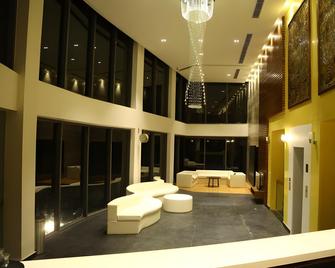 Woodcreek Resort And Spa - Kasauli - Lobby