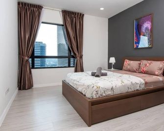 High Floor Suasana Suites 5 in JB City with WiFi - Johor Bahru - Bedroom