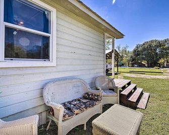 Flirty Flamingo Studio 1 Mi to Canyon Lake - Canyon Lake - Patio