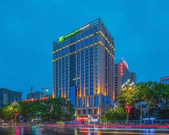 Holiday Inn Express Baoji City Centre - Baoji - Edificio
